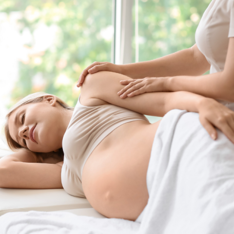 Révélez le pouvoir du massage prénatal : Bien-être absolu pour futures mamans